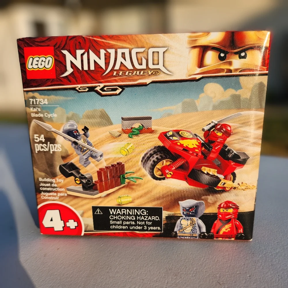 NEW LEGO Ninjago Motorcycle Kai's Blade Cycle with 2 minifigures 71734 $15